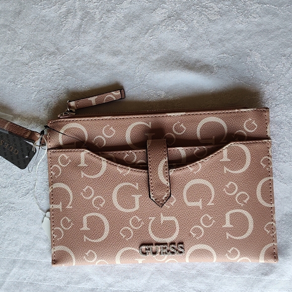 GUESS Caspian Natural Monogram Zip Clutch Case NWT - Picture 1 of 10